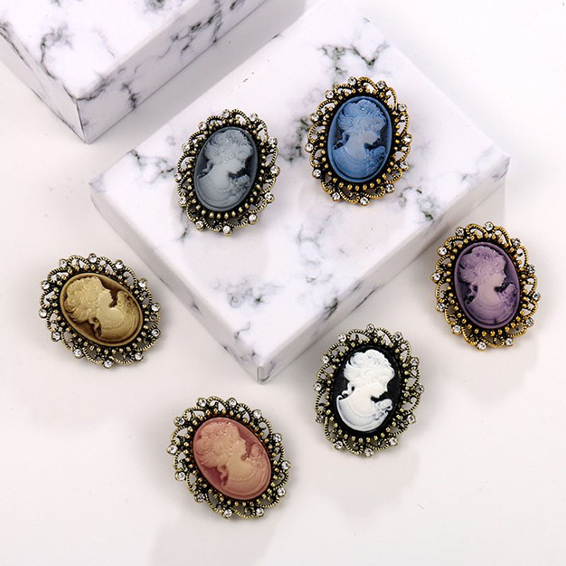 Vintage Queen's Cameo Beauty H - Head Pin Assorted recension och pris